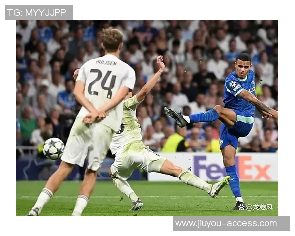 国王杯激战多特蒙德逆转AC米兰争议判罚引发全场沸腾